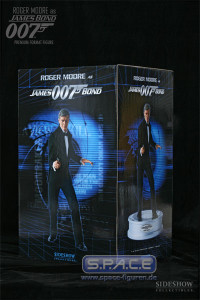 Roger Moore as James Bond Premium Format Figure (James Bond)