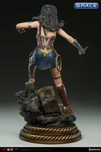 Wonder Woman Premium Format Figure (Batman v Superman: Dawn of Justice)