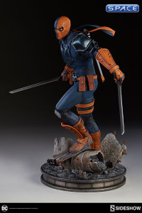 Deathstroke Premium Format Figure (DC Comics)