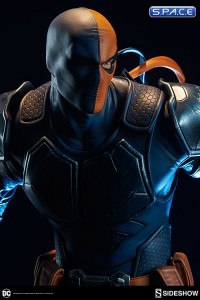 Deathstroke Premium Format Figure (DC Comics)