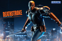 Deathstroke Premium Format Figure (DC Comics)