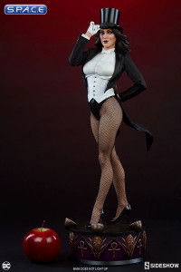 Zatanna Premium Format Figure (DC Comics)