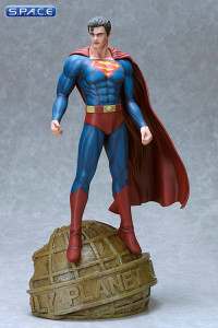 Superman Statue by Luis Royo (Fantasy Figure Gallery)