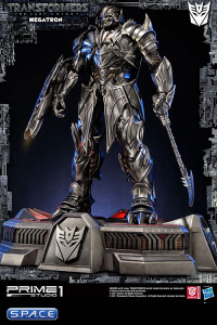 Megatron Museum Masterline Statue (Transformers: The Last Knight)