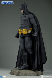 Batman Legendary Scale Figure (DC Comics)