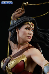 Wonder Woman Premium Format Figure (DC Comics)