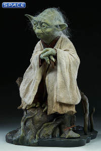 Yoda Legendary Scale Figure (Star Wars)