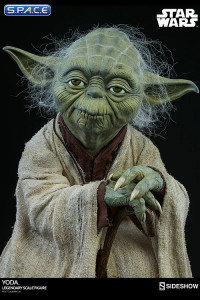 Yoda Legendary Scale Figure (Star Wars)