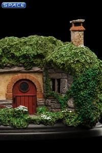 34 Lakeside Hobbit Hole (The Hobbit: An Unexpected Journey)