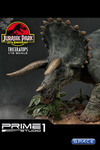 1/15 Scale Triceratops Legacy Museum Collection Statue (Jurassic Park)