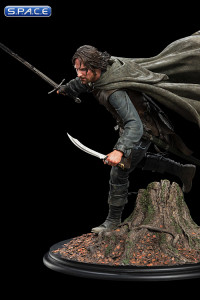Aragorn at Amon Hen Statue (Lord of the Rings)