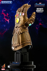 1/4 Scale Infinity Gauntlet Replica (Avengers: Endgame)