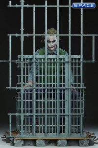 The Joker Premium Format Figure (Batman - The Dark Knight)