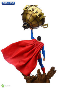 Superman Statue (DC Comics)