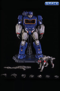 Soundwave and Ravage DLX Scale Collectible Figure (Bumblebee)