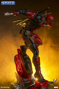 Deadpool Premium Format Figure (Marvel)