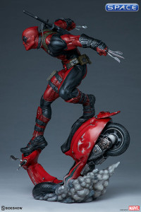 Deadpool Premium Format Figure (Marvel)