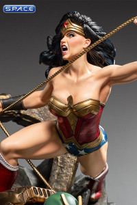 Wonder Woman vs. Darkseid Diorama by Ivan Reis (DC Comics)