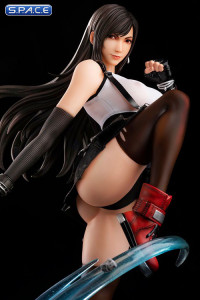 Tifa Lockhart Statue