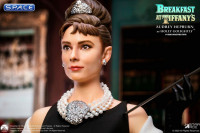 Holly Golightly Statue (Breakfast at Tiffanys)