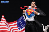 1/10 Scale Clark Kent Deluxe Art Scale Statue (DC Comics)