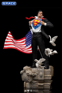 1/10 Scale Clark Kent Deluxe Art Scale Statue (DC Comics)