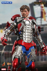 1/6 Scale Tony Stark Mark V Suit Up Deluxe Version Movie Masterpiece MMS600 (Iron Man 2)