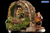 Bilbo Baggins in Bag End Statue (Lord of the Rings)