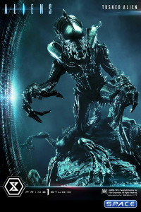 Tusked Alien Premium Masterline Statue - Bonus Version (Aliens vs. Predator: Three World War)