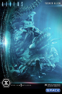 Tusked Alien Premium Masterline Statue - Bonus Version (Aliens vs. Predator: Three World War)