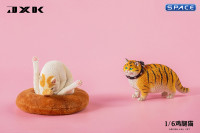 1/6 Scale Chicken Leg Cat (white)