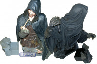 Set of 2: Ringwraith Ringbearer and Strider Ringbearer Bust (The Lord of the Rings)
