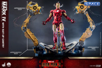 1/4 Scale Iron Man Mark IV with Suit Up Gantry QS021 (Iron Man 2)