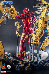 1/4 Scale Iron Man Mark IV with Suit Up Gantry QS021 (Iron Man 2)