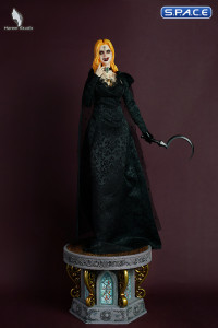Daughter of a Vampire Earl Statue - Exclusive Version