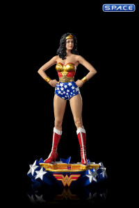 1/10 Scale Lynda Carter as Wonder Woman Deluxe Art Scale Statue (DC Comics)