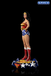 1/10 Scale Lynda Carter as Wonder Woman Deluxe Art Scale Statue (DC Comics)