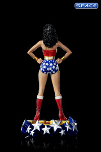 1/10 Scale Lynda Carter as Wonder Woman Deluxe Art Scale Statue (DC Comics)