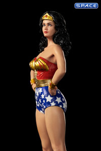 1/10 Scale Lynda Carter as Wonder Woman Deluxe Art Scale Statue (DC Comics)