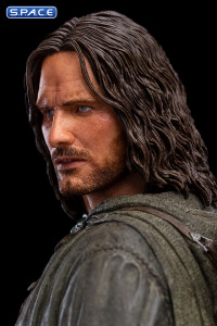 Aragorn Hunter of the Plains Statue (Lord of the Rings)