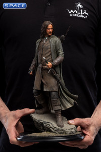 Aragorn Hunter of the Plains Statue (Lord of the Rings)