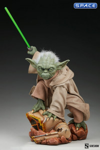 Yoda Legendary Scale Figure (Star Wars)