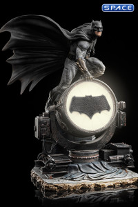 1/10 Scale Batman on Batsignal Deluxe Art Scale Statue (Zack Snyders Justice League)