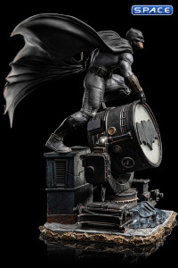 1/10 Scale Batman on Batsignal Deluxe Art Scale Statue (Zack Snyders Justice League)