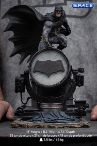 1/10 Scale Batman on Batsignal Deluxe Art Scale Statue (Zack Snyders Justice League)