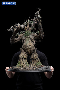 Leaflock the Ent Statue (Lord of the Rings)