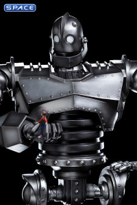 1/20 Scale Iron Giant and Hogarth Hughes Demi Scale Statue (The Iron Giant)