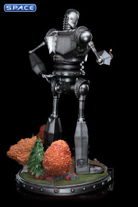 1/20 Scale Iron Giant and Hogarth Hughes Demi Scale Statue (The Iron Giant)