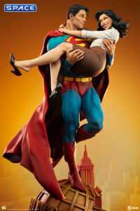 Superman and Lois Lane Diorama (DC Comics)