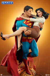 Superman and Lois Lane Diorama (DC Comics)